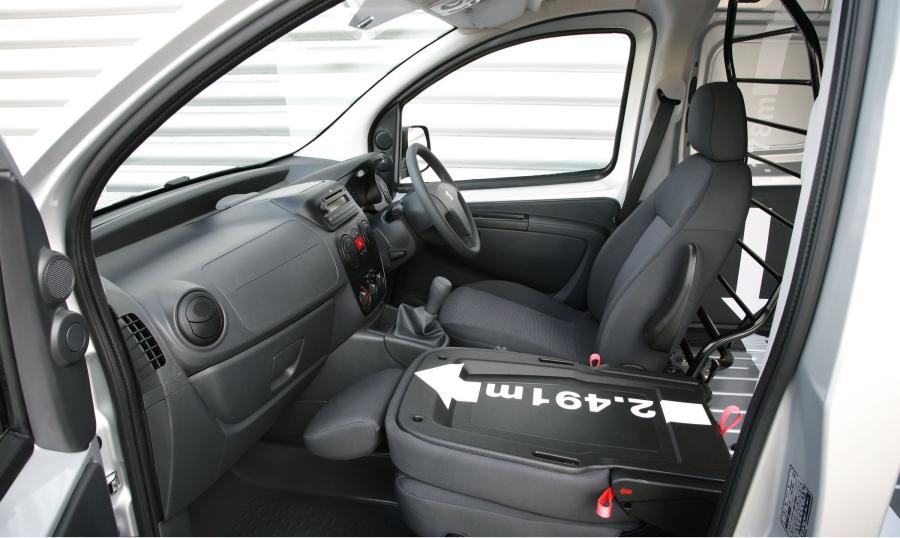  Peugeot Bipper 2008 года  (фото 5 из 93)
